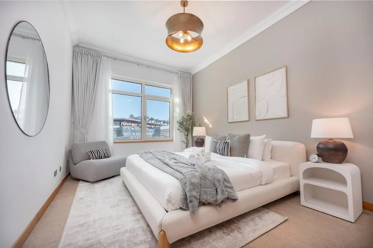 3-Bed Apartment Sleeps 7 In Palm Jumeirah Dubai 0*,